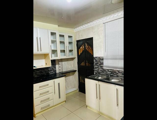 9 BEDROOM HOUSE FOR SALE IN EDENDALE